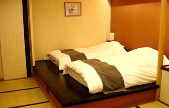 room_bed.jpg